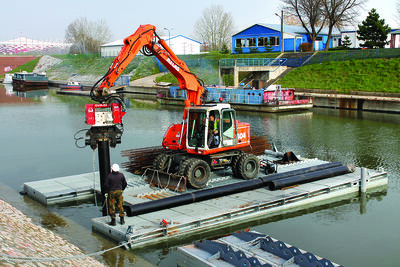 OMS Excavator Mounted Vibro Hammer 60 S is Driving Tube Pile in Poland