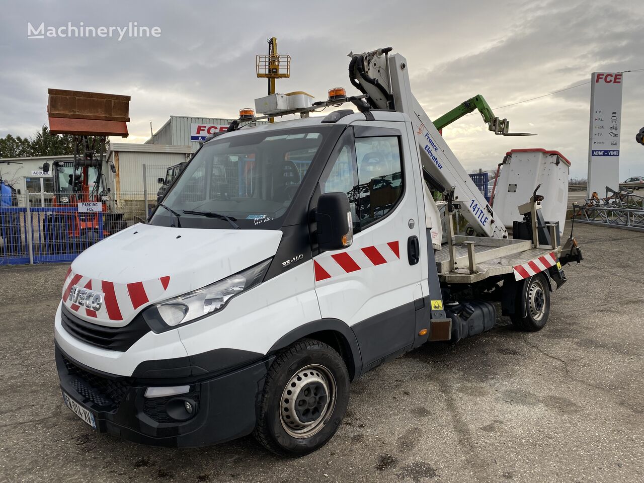 damaged IVECO DAILY 35-140 / FRANCE ELEVATEUR bucket truck