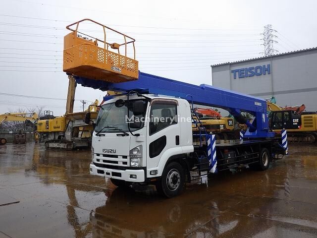 Isuzu FTR90-7000260 bucket truck