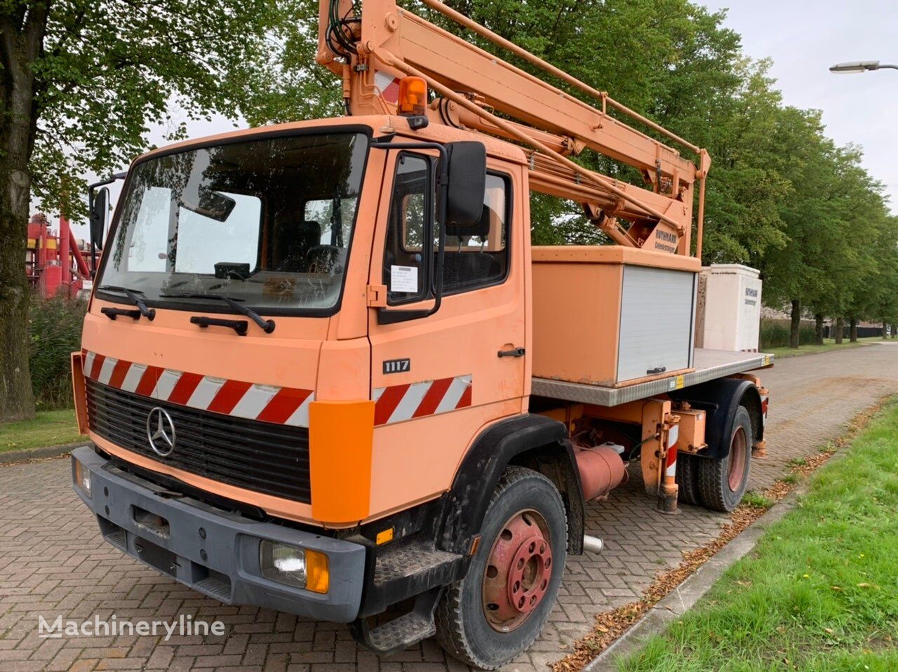 Mercedes-Benz 1117 4×2 aerial workplatform 17.1 meter bucket truck