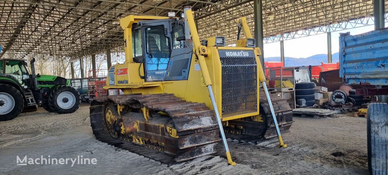 Komatsu D85PX-15 bulldozer