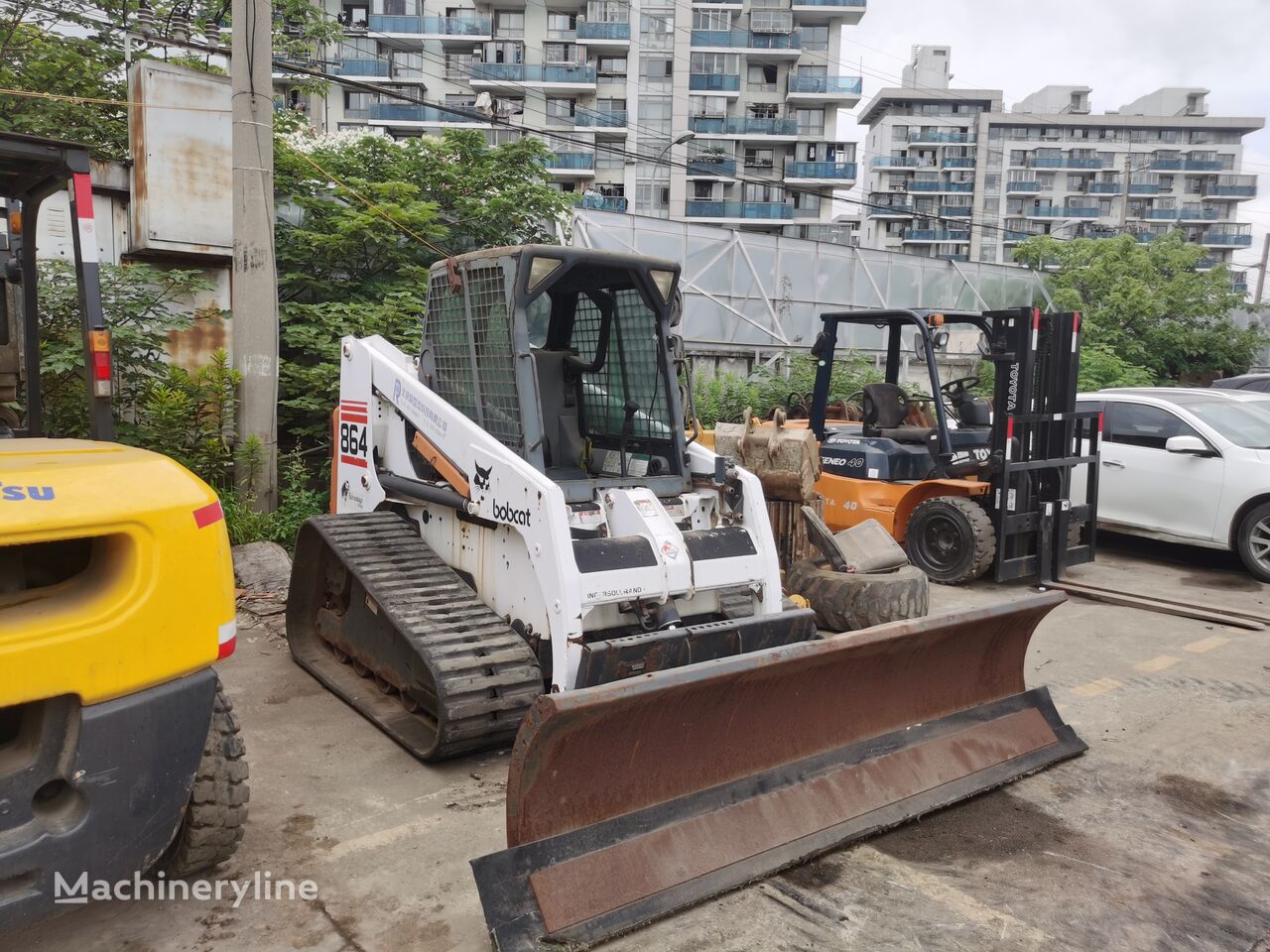 Bobcat 864 compact track loader