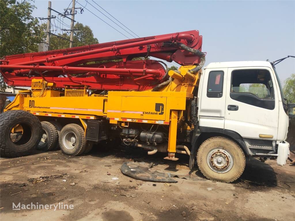 Putzmeister  on chassis Isuzu concrete pump