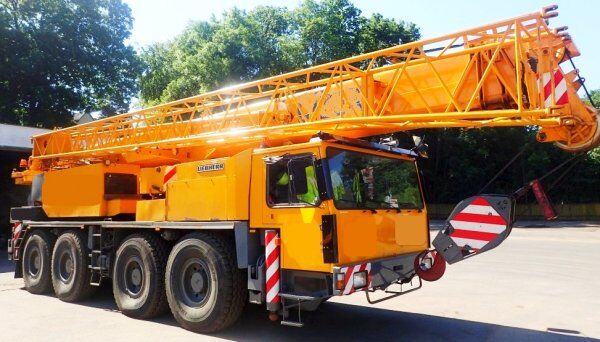 Liebherr LTM 1060  mobile crane