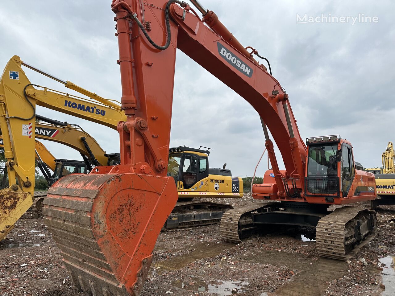 Doosan DH420 tracked excavator