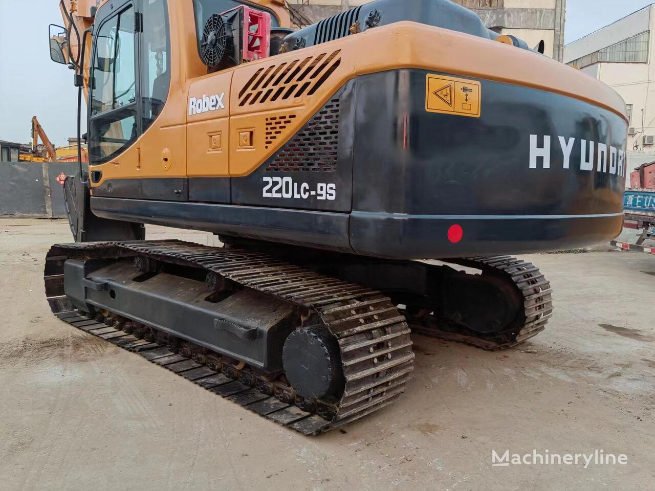 Hyundai 220LC-9 tracked excavator