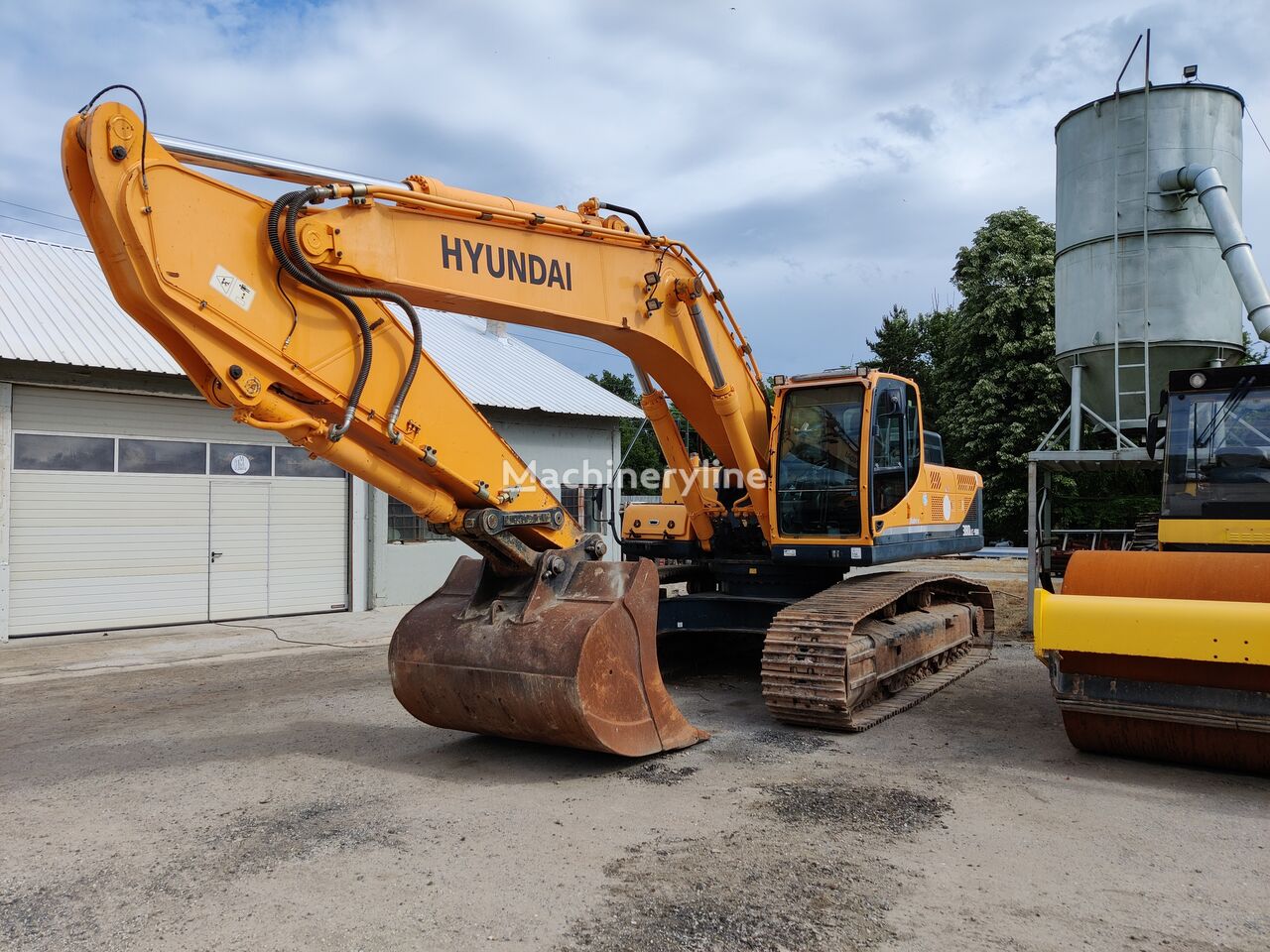 Hyundai R380-9A tracked excavator