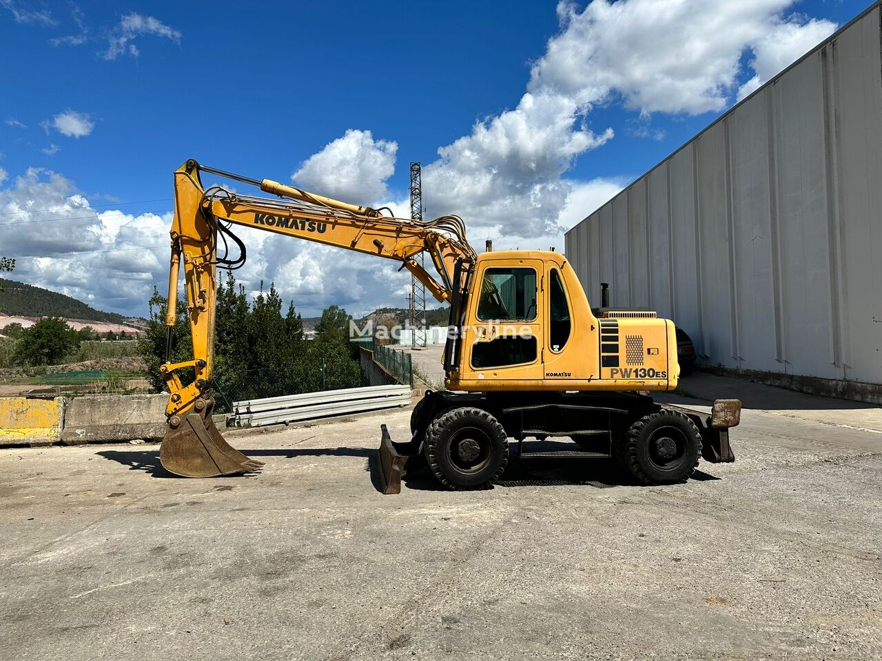 Komatsu PW130 ES-6K wheel excavator