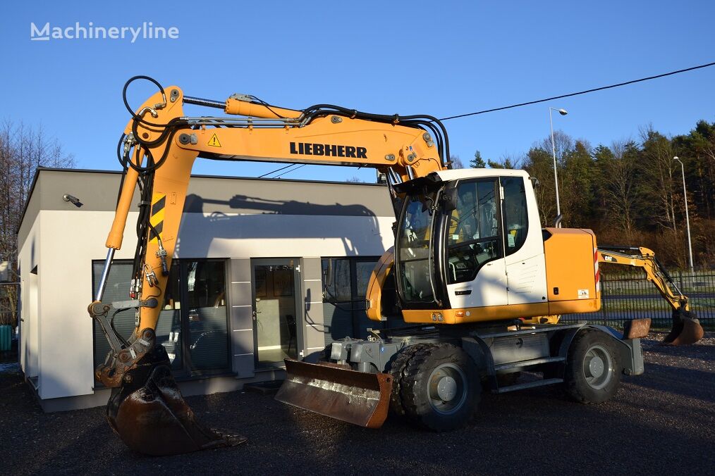 Liebherr A 918 compact wheel excavator